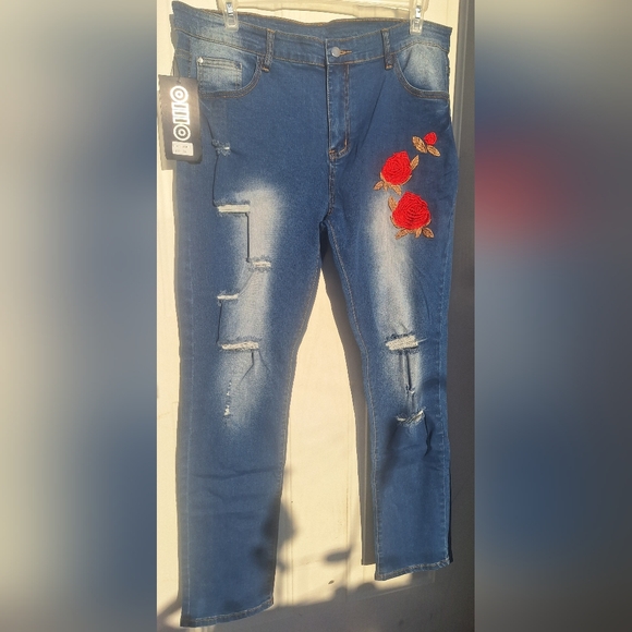 OiiiO Denim - NWT OiiO Distressed Jeans With Embroidered Roses Size 38